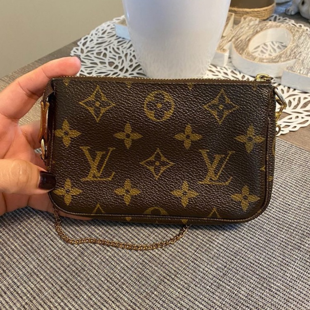LV mini pochette accessory